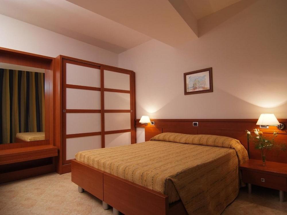 Park Hotel Mirabeau Montepaone Esterno foto