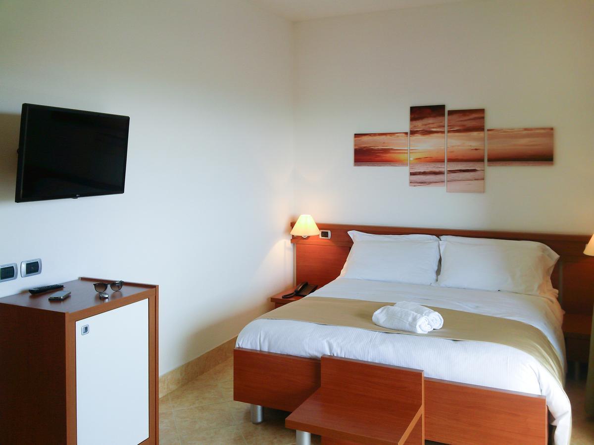 Park Hotel Mirabeau Montepaone Esterno foto